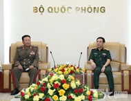 General Phan Van Giang receives DPRK